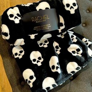 Skull faux fur throw NWT Rachel 
Zoe Halloween black & white